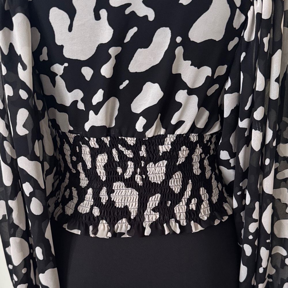 SHEIN Black and White Patterned Blouse - Picture 5 of 6